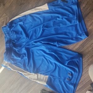 Underarmor basket ball shorts